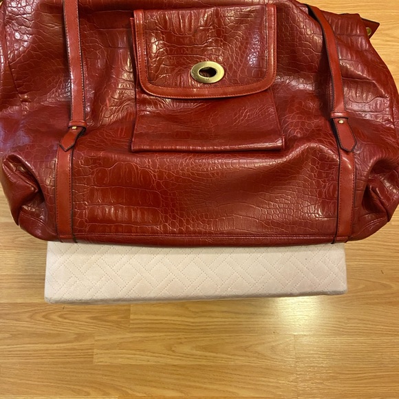 Bueno red faux leather travel bag - Picture 4 of 16